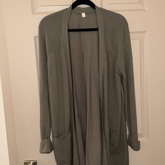 Lululemon Still At Ease Wrap (size 8) Grey Sage - Picture 3 of 10